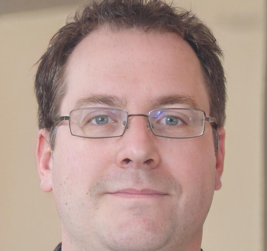 Profesor Mikel Olabarrieta, especialista en finanzas corporativas y mentor de proyectos estudiantiles